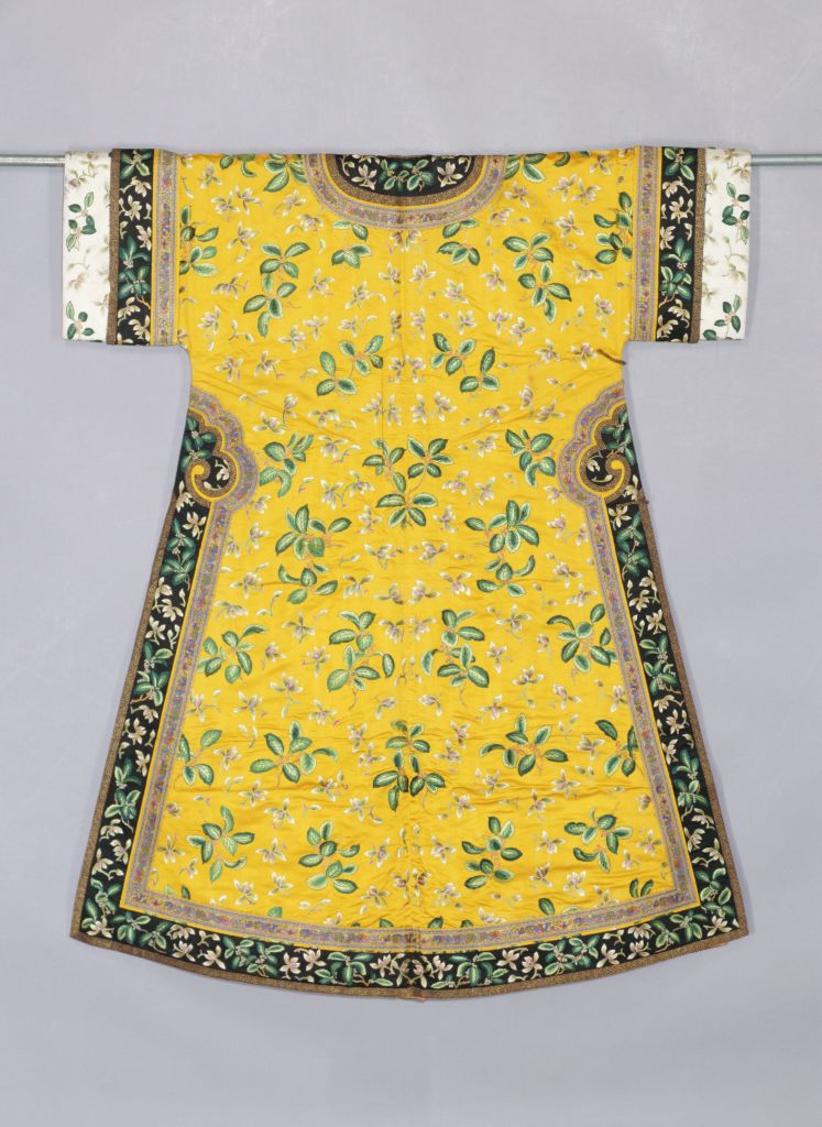 图片[2]-Bright yellow satin embroidered Lan Gui Qi Fang style ‘0611’ clothing-China Archive